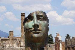 pompeii face statue