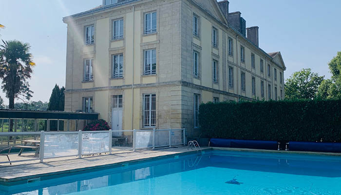 700x400_france-normandy-chateau-du-molay-pool