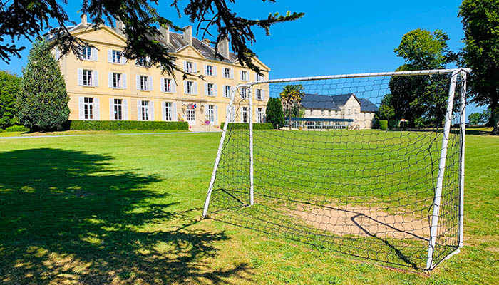 700x400_france-normandy-chateau-football-net-chateau-background