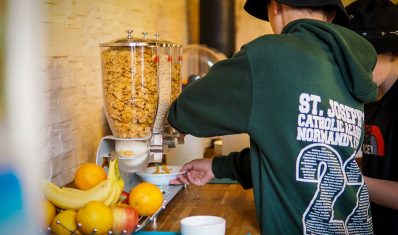 900x600_france-normandy-chateau-breakfast-bar-398x235