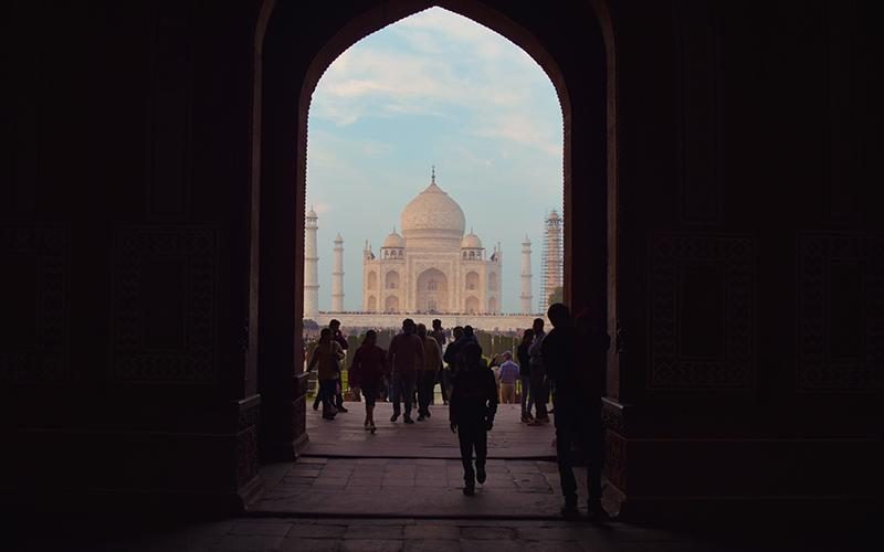 inda_people_taj_mahal